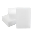 A Esponja Nomanni Multiuso é feita em melamina de alta densidade, garantindo eficiência e durabilidade para diversas tarefas de limpeza.