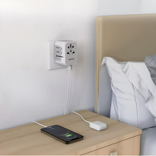 Adaptador universal de tomada para viagens com portas USB e Tipo C, compatível com padrões internacionais.
