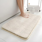 Base antiderrapante do Tapete SoftLux Nomanni, ideal para banheiros e pisos frios, garantindo segurança mesmo com o piso molhado.