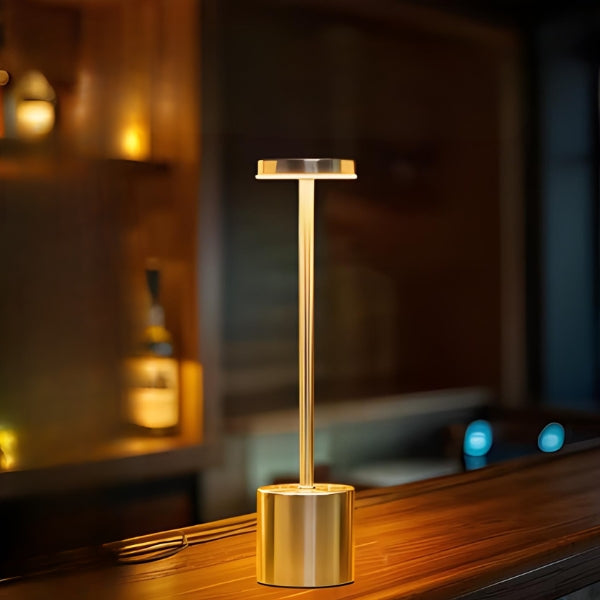 Detalhe do controle touch da luminária de mesa sem fio, permitindo ajustar a intensidade da luz de forma prática e intuitiva.