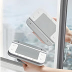 Escova magnética dupla face que remove sujeira e manchas de vidros sem esforço, garantindo brilho e praticidade.