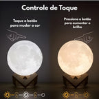 Luminária de mesa lua LED com design 3D realista, oferecendo iluminação decorativa confortável e visual sofisticado.
