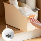 O Organizador Multiuso CleanBox Nomanni com divisória facilita a organização de armários e prateleiras, oferecendo praticidade, durabilidade e melhor aproveitamento do espaço.
