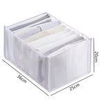 Organizador DrawerFit dobrável em nylon lavável. Ocupa pouco espaço quando não está em uso e é fácil de guardar.