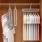 Organizador de roupas SpaceFlex Nomanni com design moderno e funcional, perfeito para quem deseja ampliar o espaço interno do armário com praticidade.
