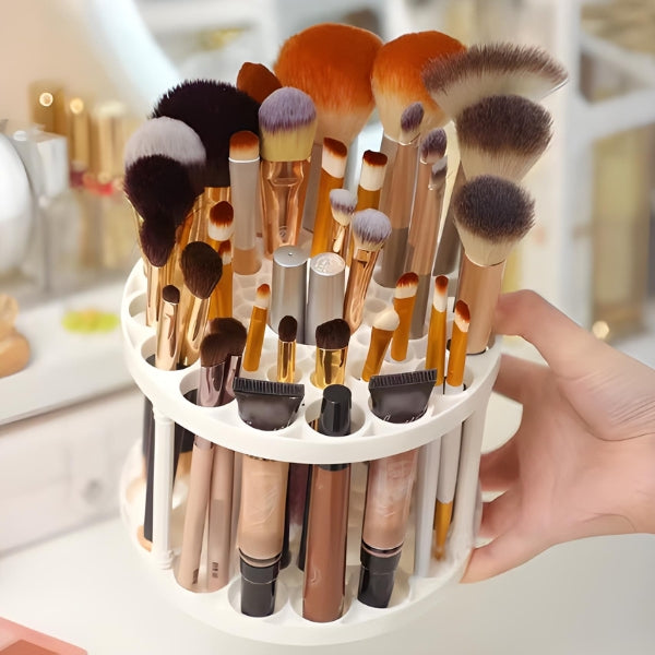 Organizador giratório BrushSpin Nomanni com 45 slots para pincéis de maquiagem, permitindo visualização completa, acesso rápido e organização eficiente da penteadeira.
