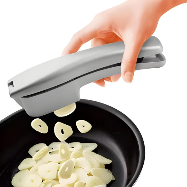 Prensa de alho ergonômica e fácil de usar, facilita o preparo de receitas com rapidez e sem esforço.
