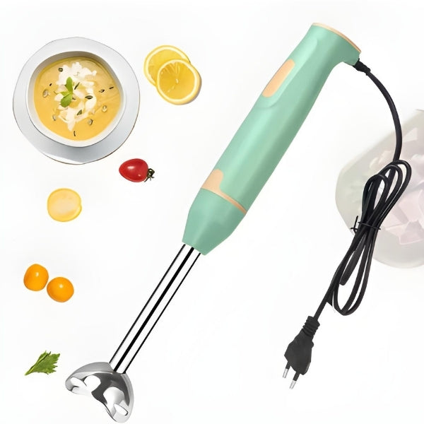 Visão detalhada da haste de imersão do Mixer Nomanni, focada na precisão das lâminas em aço inoxidável para triturar vegetais.